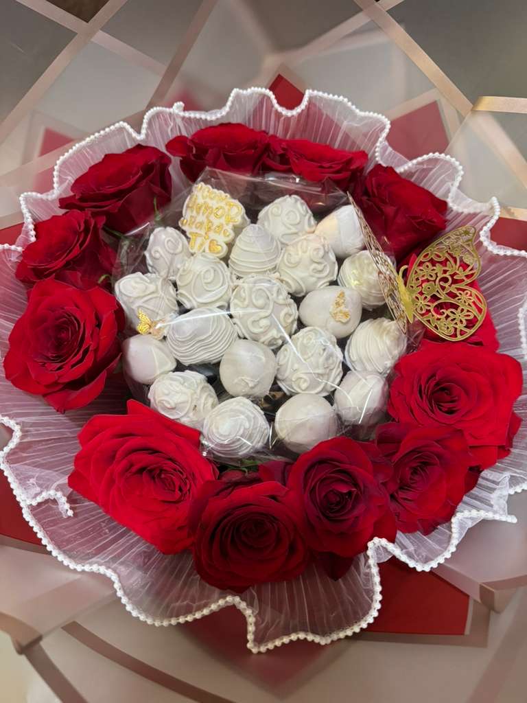 Red and white roses bouquet